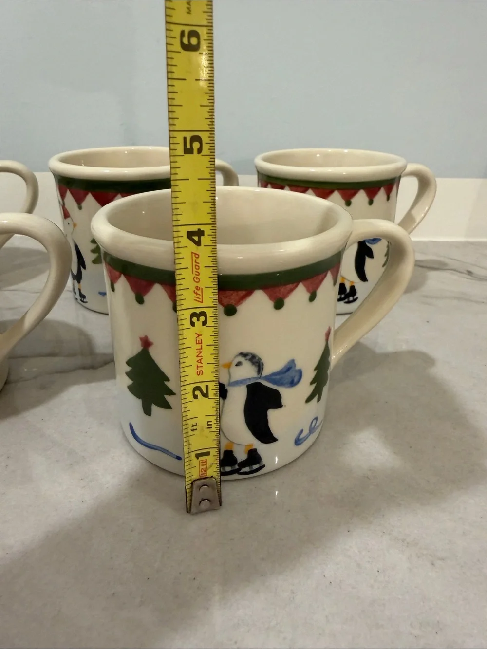 Vintage Hartsone 1982 handpainted Christmas Holiday Coffee Mugs Set of 5 (Cream)
